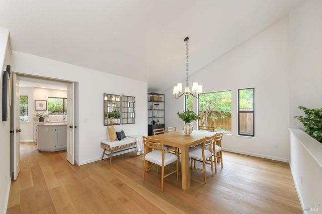 493 Fieldstone Dr, Novato, CA 94945