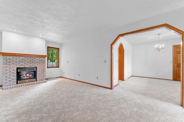 1525 PARKVIEW DRIVE, New London, WI 54961