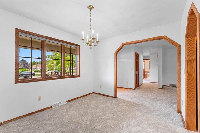 1525 PARKVIEW DRIVE, New London, WI 54961