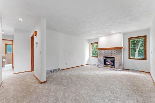 1525 PARKVIEW DRIVE, New London, WI 54961