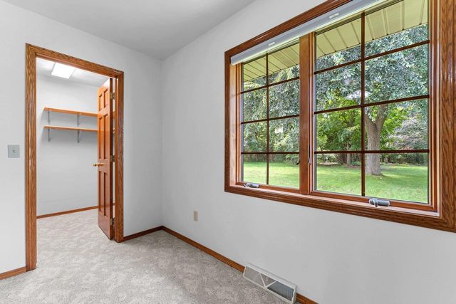 1525 PARKVIEW DRIVE, New London, WI 54961