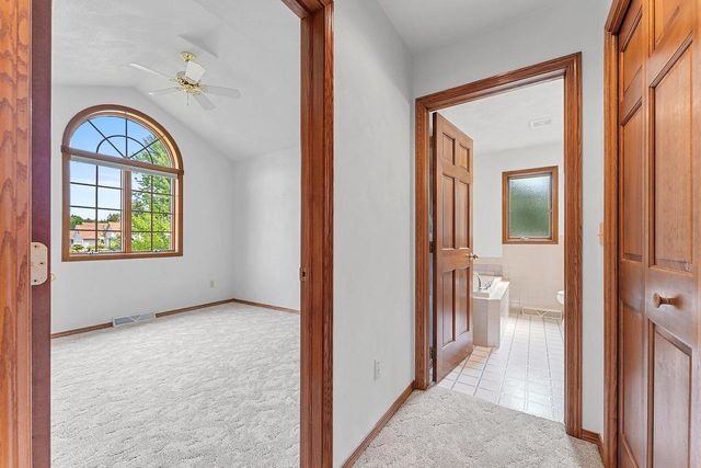 1525 PARKVIEW DRIVE, New London, WI 54961