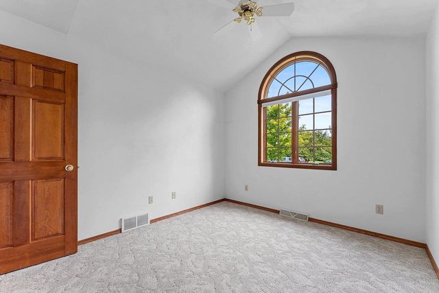 1525 PARKVIEW DRIVE, New London, WI 54961