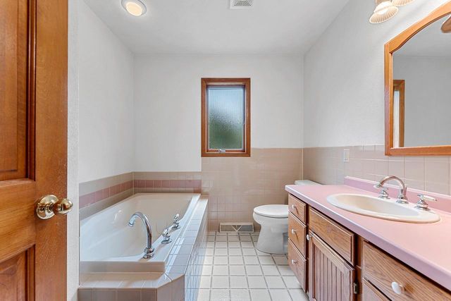 1525 PARKVIEW DRIVE, New London, WI 54961