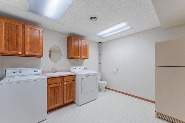 1525 PARKVIEW DRIVE, New London, WI 54961