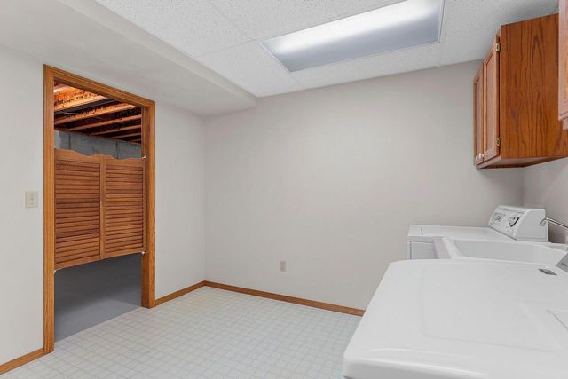 1525 PARKVIEW DRIVE, New London, WI 54961