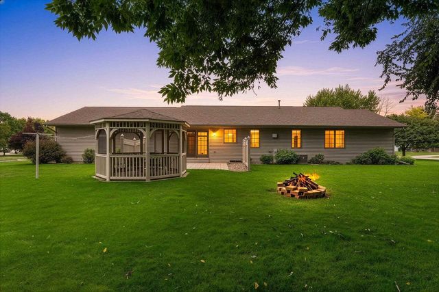 1525 PARKVIEW DRIVE, New London, WI 54961