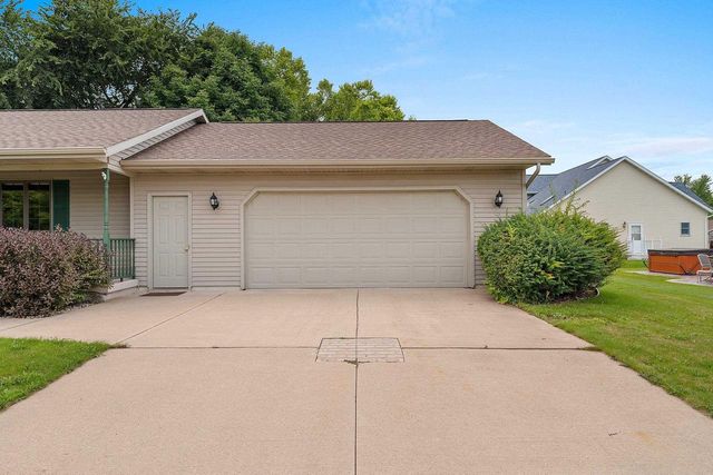 1525 PARKVIEW DRIVE, New London, WI 54961