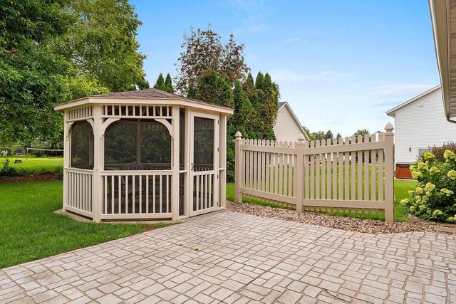 1525 PARKVIEW DRIVE, New London, WI 54961