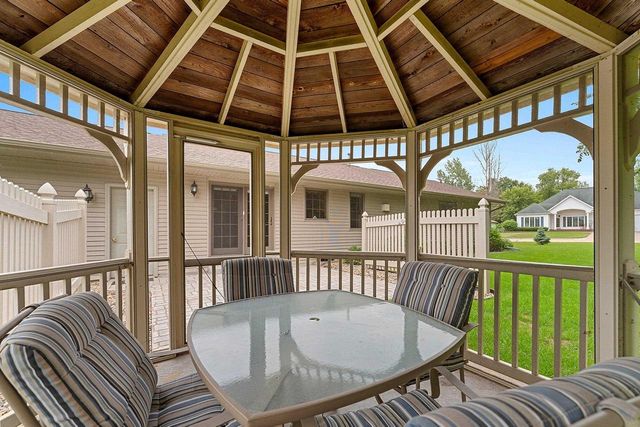 1525 PARKVIEW DRIVE, New London, WI 54961
