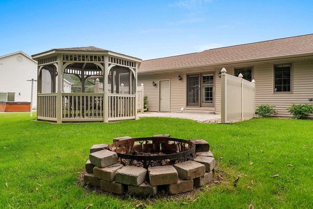 1525 PARKVIEW DRIVE, New London, WI 54961