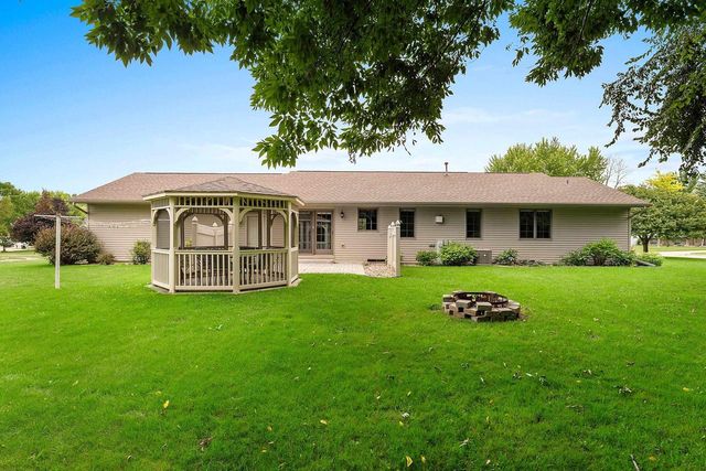 1525 PARKVIEW DRIVE, New London, WI 54961
