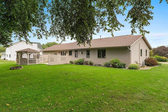 1525 PARKVIEW DRIVE, New London, WI 54961