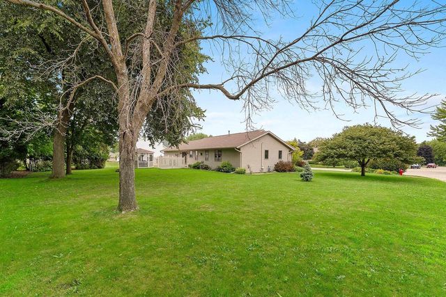 1525 PARKVIEW DRIVE, New London, WI 54961