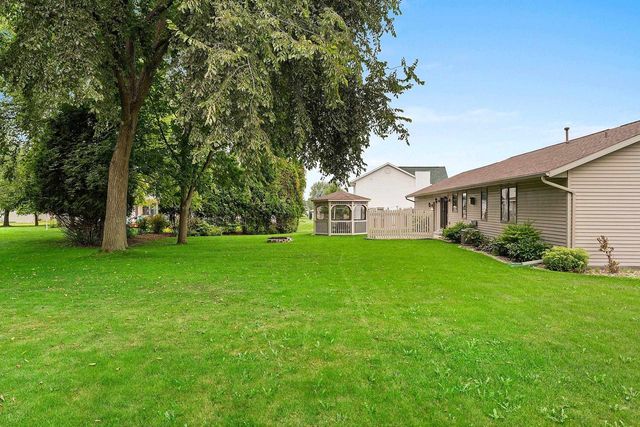 1525 PARKVIEW DRIVE, New London, WI 54961
