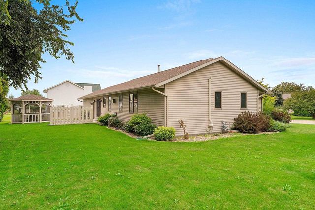 1525 PARKVIEW DRIVE, New London, WI 54961
