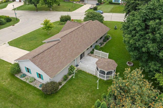 1525 PARKVIEW DRIVE, New London, WI 54961