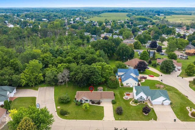 1525 PARKVIEW DRIVE, New London, WI 54961