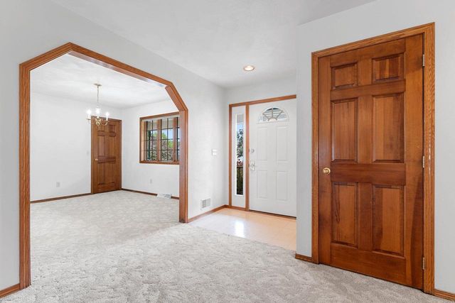 1525 PARKVIEW DRIVE, New London, WI 54961