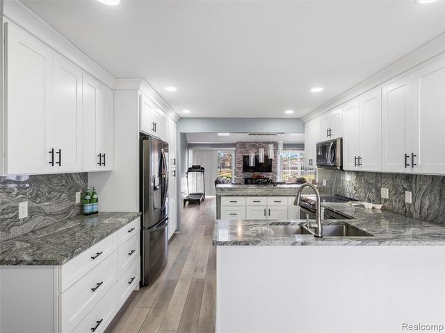 43043 W Kirkwood Drive, Clinton Township, MI 48038