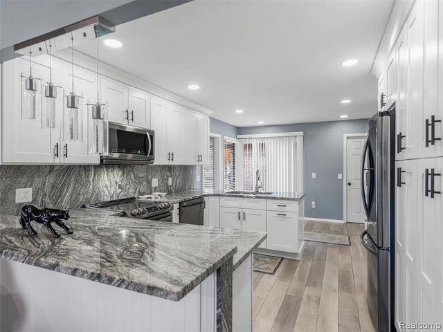 43043 W Kirkwood Drive, Clinton Township, MI 48038