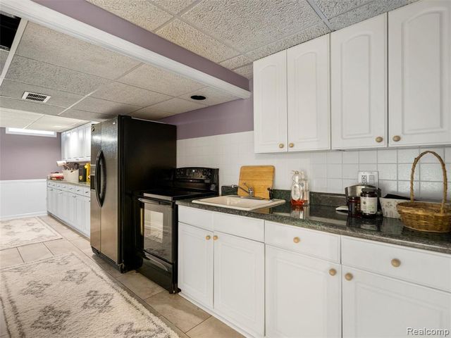 43043 W Kirkwood Drive, Clinton Township, MI 48038