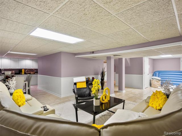 43043 W Kirkwood Drive, Clinton Township, MI 48038