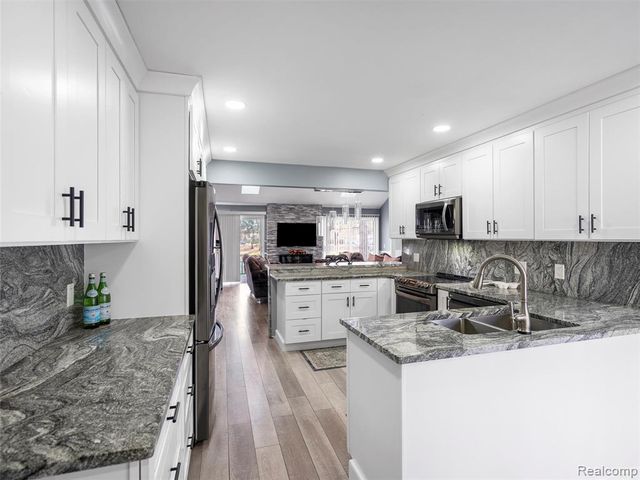 43043 W Kirkwood Drive, Clinton Township, MI 48038