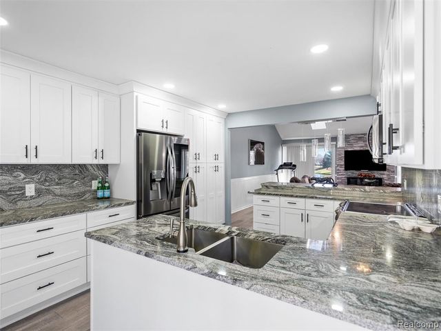 43043 W Kirkwood Drive, Clinton Township, MI 48038