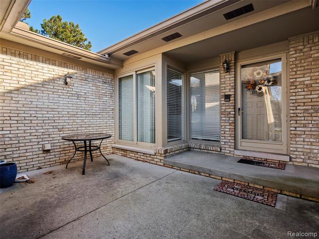 43043 W Kirkwood Drive, Clinton Township, MI 48038