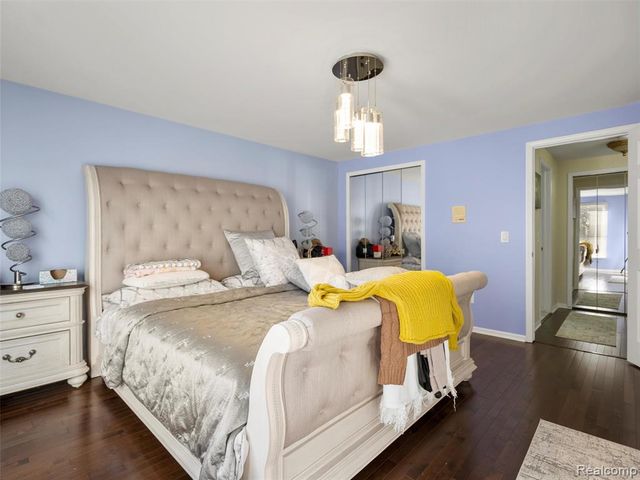 43043 W Kirkwood Drive, Clinton Township, MI 48038