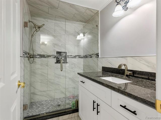 43043 W Kirkwood Drive, Clinton Township, MI 48038