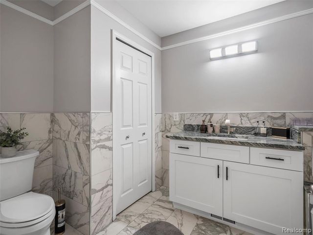 43043 W Kirkwood Drive, Clinton Township, MI 48038