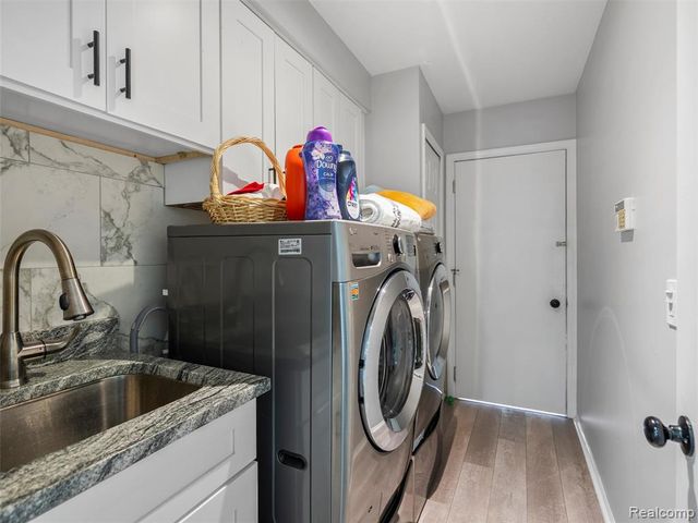 43043 W Kirkwood Drive, Clinton Township, MI 48038