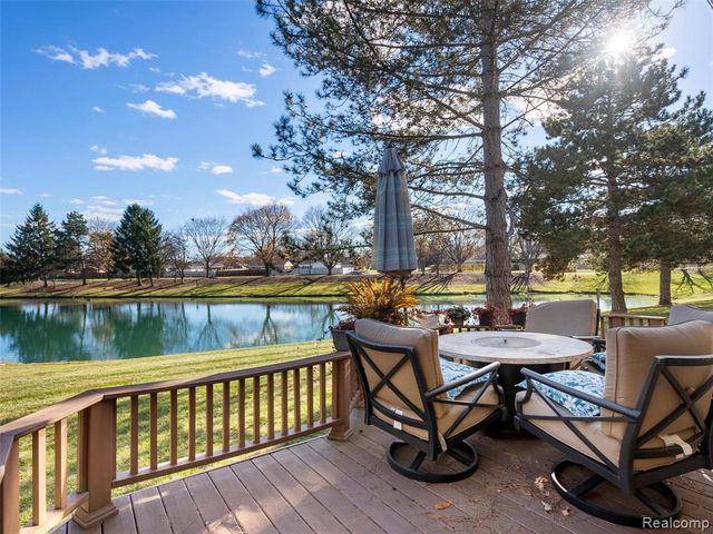 43043 W Kirkwood Drive, Clinton Township, MI 48038