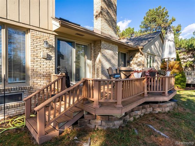 43043 W Kirkwood Drive, Clinton Township, MI 48038