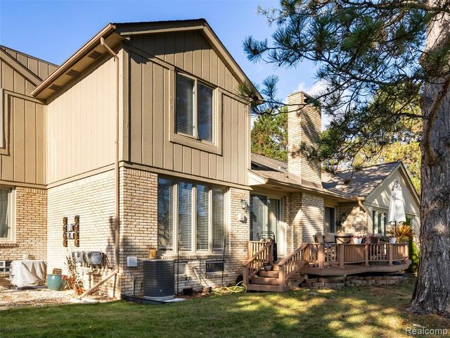 43043 W Kirkwood Drive, Clinton Township, MI 48038