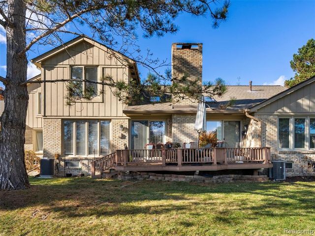 43043 W Kirkwood Drive, Clinton Township, MI 48038