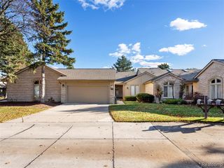 43043 W Kirkwood Drive, Clinton Township, MI 48038