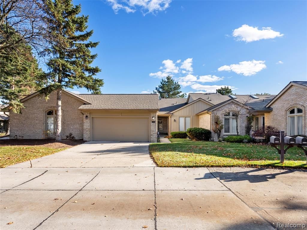 43043 W Kirkwood Drive, Clinton Township, MI 48038