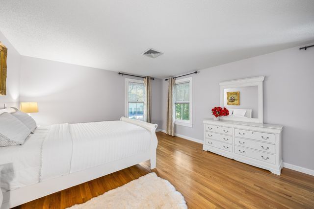 1175 Chestnut St 3, Newton, MA 02464