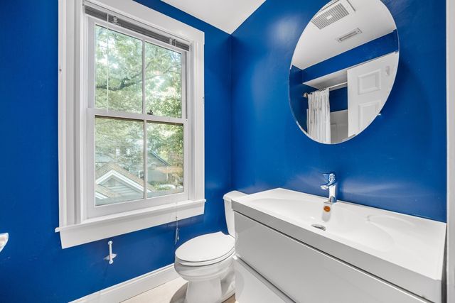 1175 Chestnut St 3, Newton, MA 02464