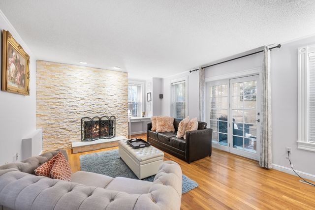 1175 Chestnut St 3, Newton, MA 02464