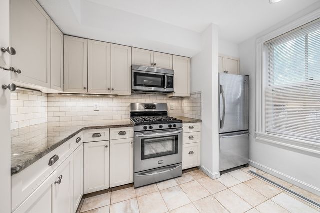 1175 Chestnut St 3, Newton, MA 02464