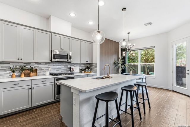 7914 ROANOKE RUN, San Antonio, TX 78240