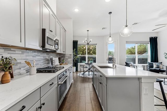 7914 ROANOKE RUN, San Antonio, TX 78240