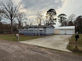 178 Commanche Drive, Onalaska, TX 77360