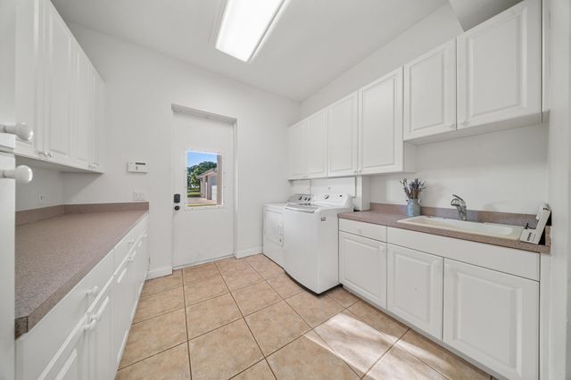 8686 Andrews Avenue, Fort Pierce, FL 34945