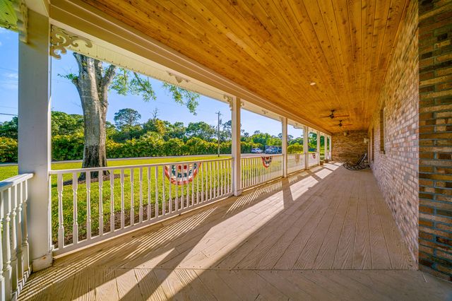 8686 Andrews Avenue, Fort Pierce, FL 34945