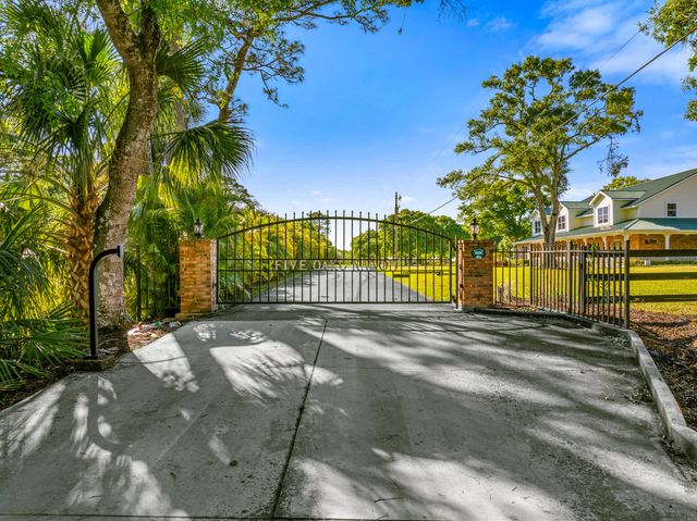 8686 Andrews Avenue, Fort Pierce, FL 34945